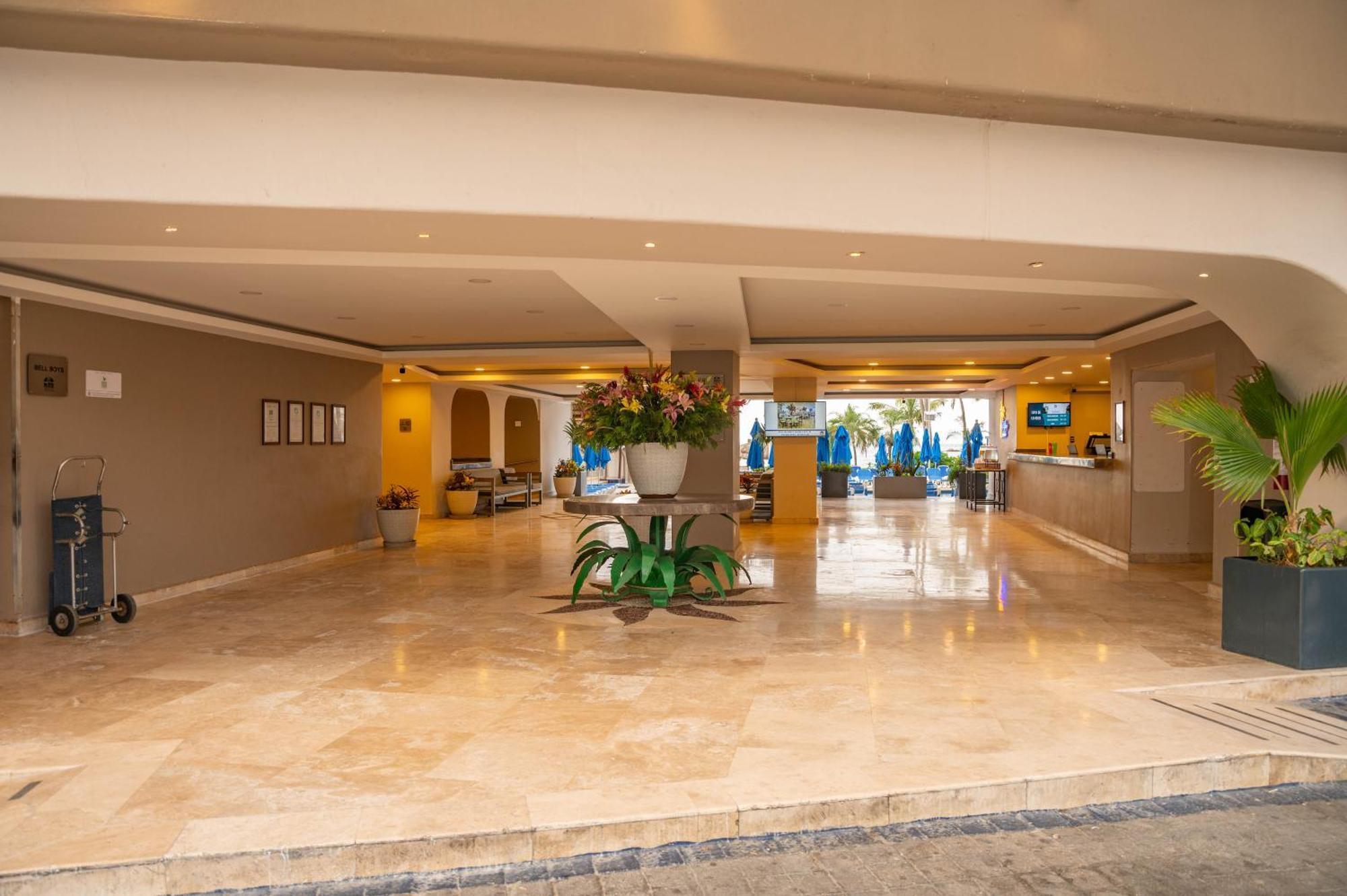 Ritz Acapulco All Inclusive Hotel Exterior photo